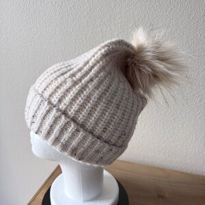 NWT Cedarwood Threads women’s cream speckled knit beanie with faux fur Pom-pom